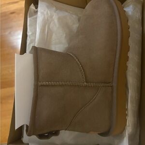 UGG Women’s Classic Minis 2